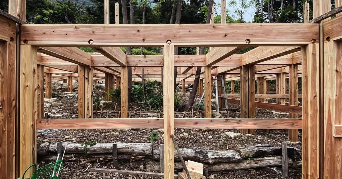 石場建はなぜ揺れを逃がすのか｜千年残る伝統構法の構造原理と地盤の読み方